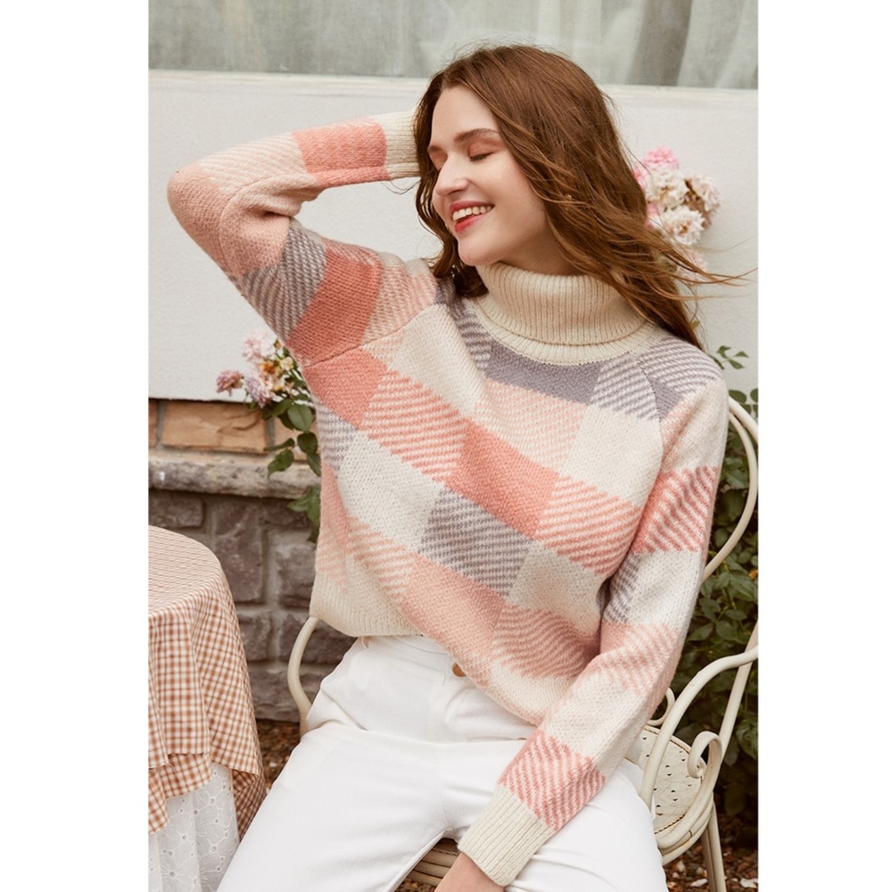 🎥 Colorblock Turtleneck Pullover Sweater - Picture 9 of 13